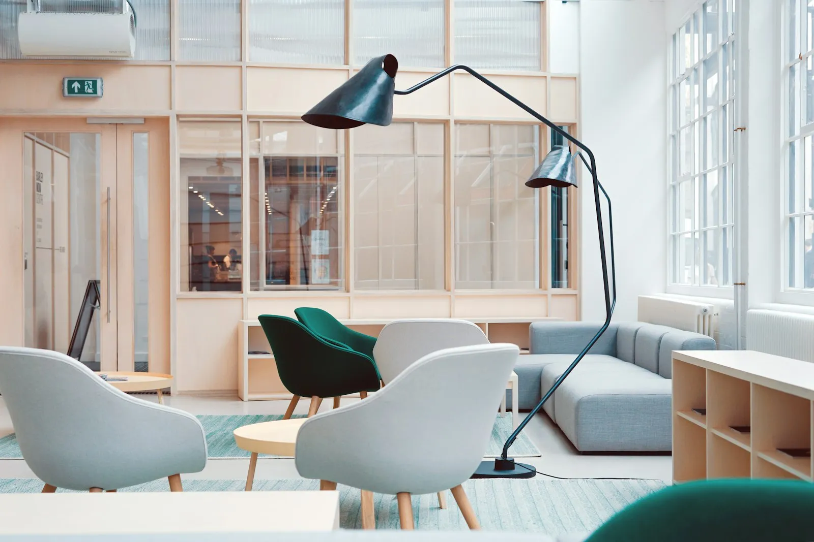 Espace de travail calme et organisé